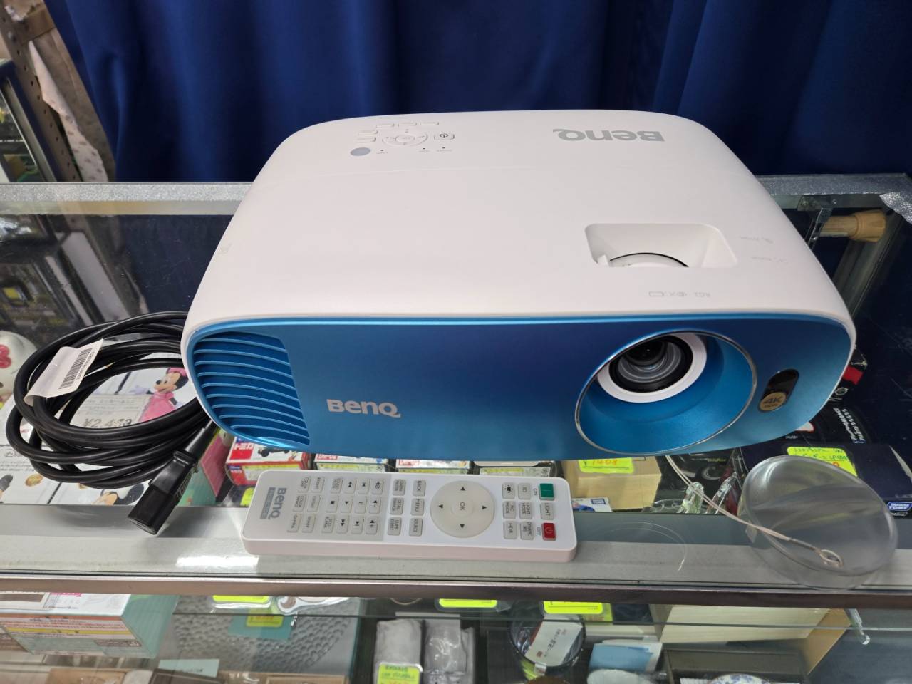 最大300インチ　BenQ　4Kプロジェクター　TK800